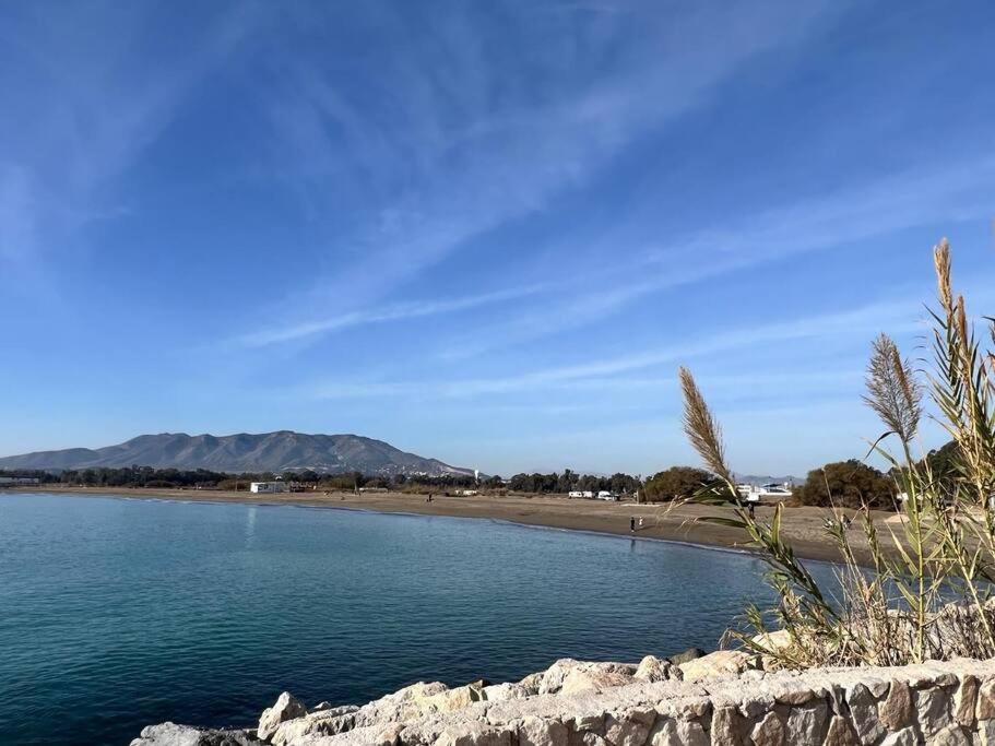 Espectacular Apartamento Junto Al Mar, Con Piscina En Malaga Bagian luar foto